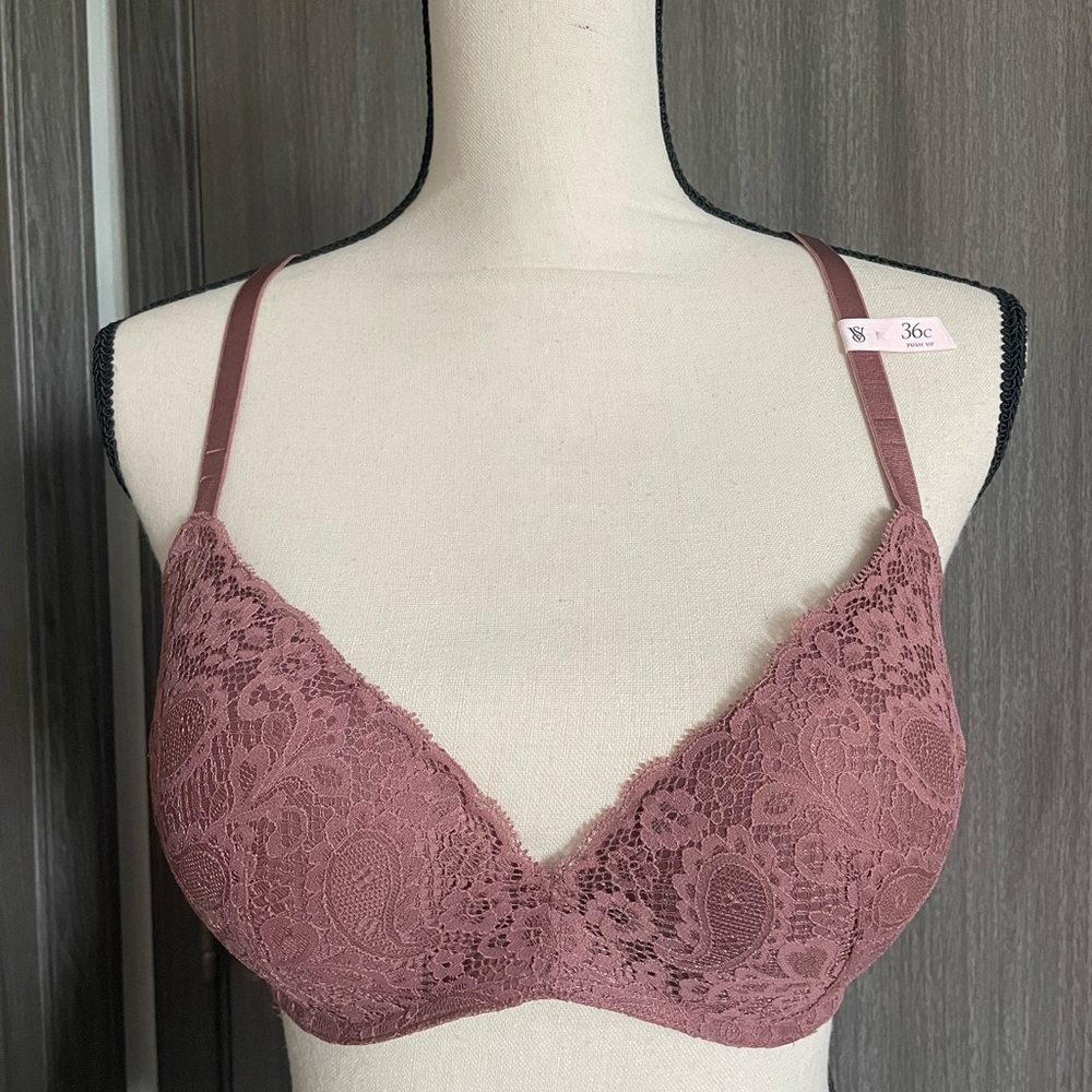 Victoria’s Secret Lacie Lace Wireless Push-up Bra